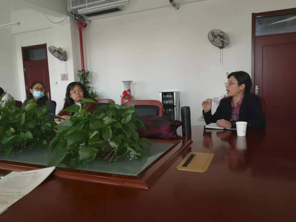 许静教授与物理学科教师座谈